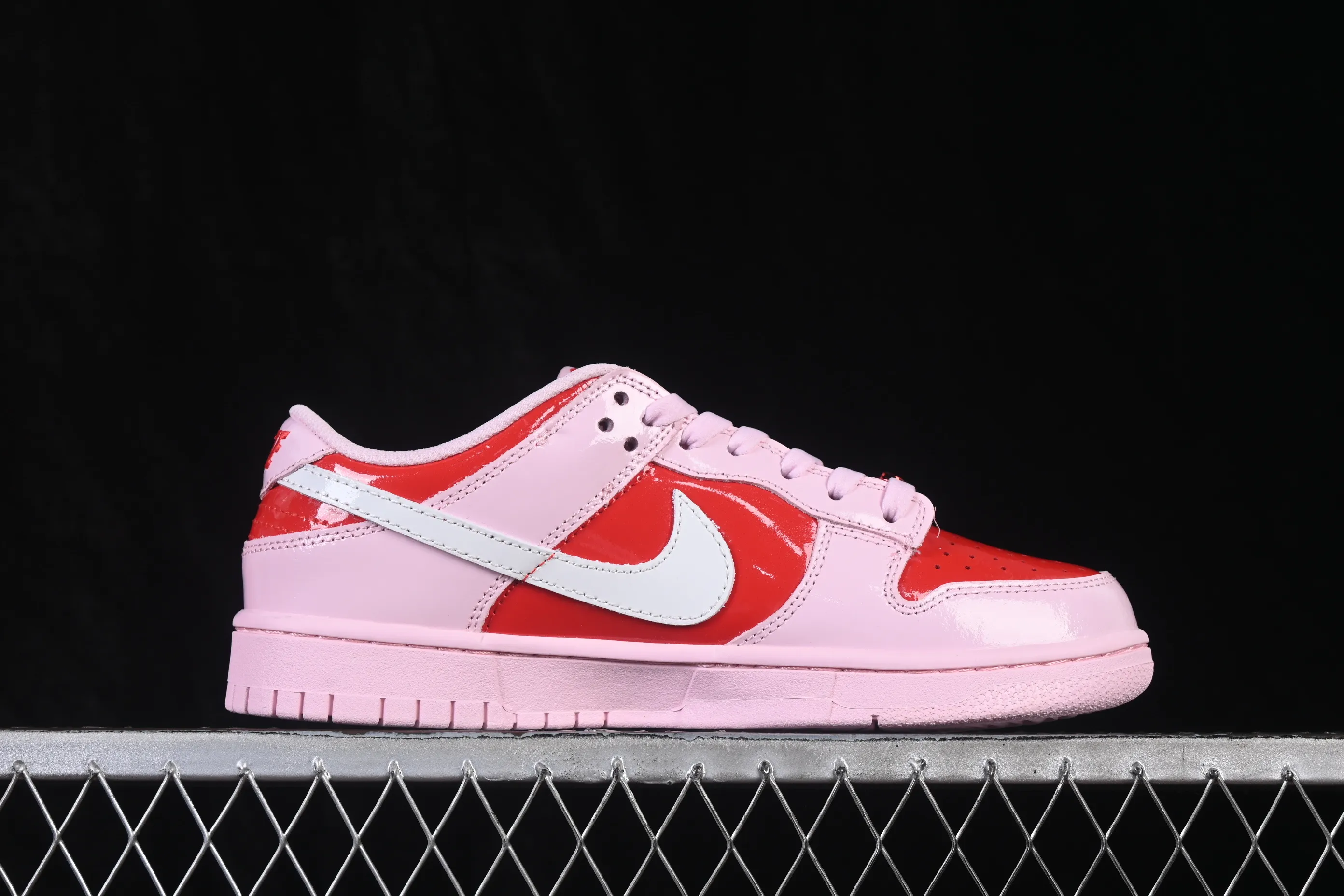All categories Nk SB Dunk series Nk SB Dunk Low low-top sneakers Nike SB Dunk Low Valentine's Day limited low-top casual skateboard shoes IQ0218-663